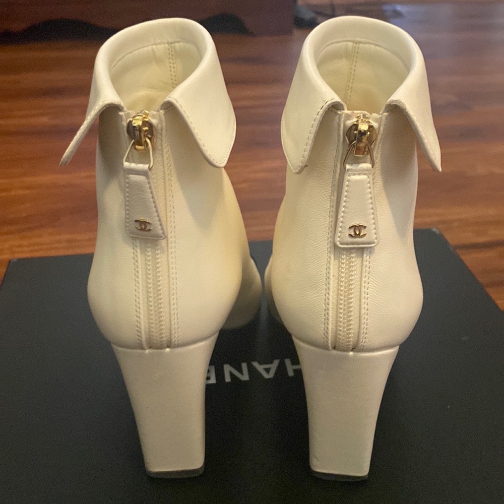 Chanel two-toned bootie
